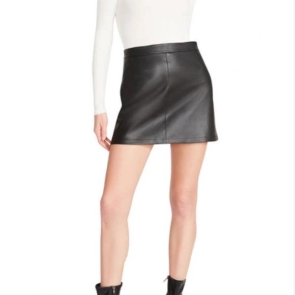PRICE DROP!!!  BB Dakota Basel Faux Leather Miniskirt Black SIZE 4 - Picture 3 of 10